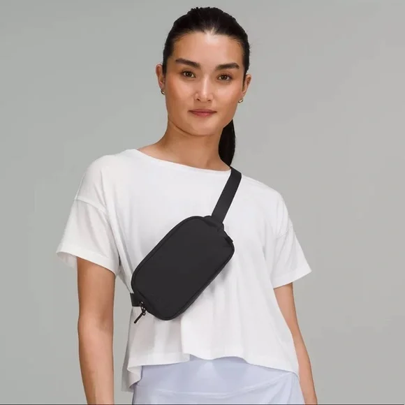 Lululemon Black Mini Belt Bag Crossbody Bag Sling Bag Nwt - Picture 3 of 8